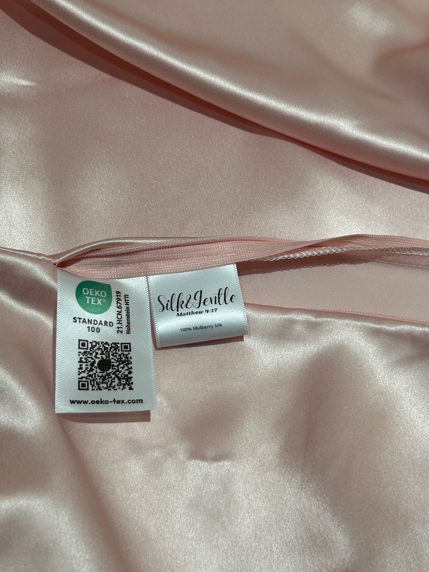 Lily Silk Pillowcase